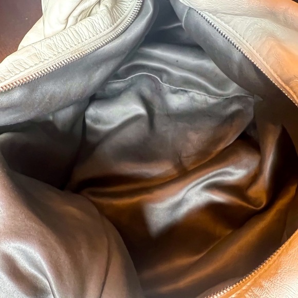 Authentic “CHANEL” lambskin Rock & Chain bag. Gently used. OFF WHITE/CREME color - Picture 2 of 8